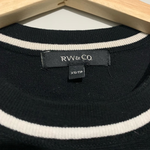 Black / white sweater - Picture 2 of 2